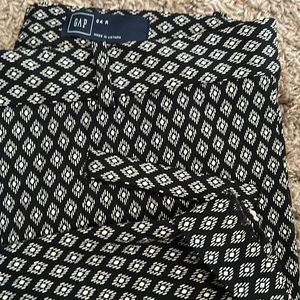 Never wore GAP dressy capris. Perfect for the spring/ summer or office wear.